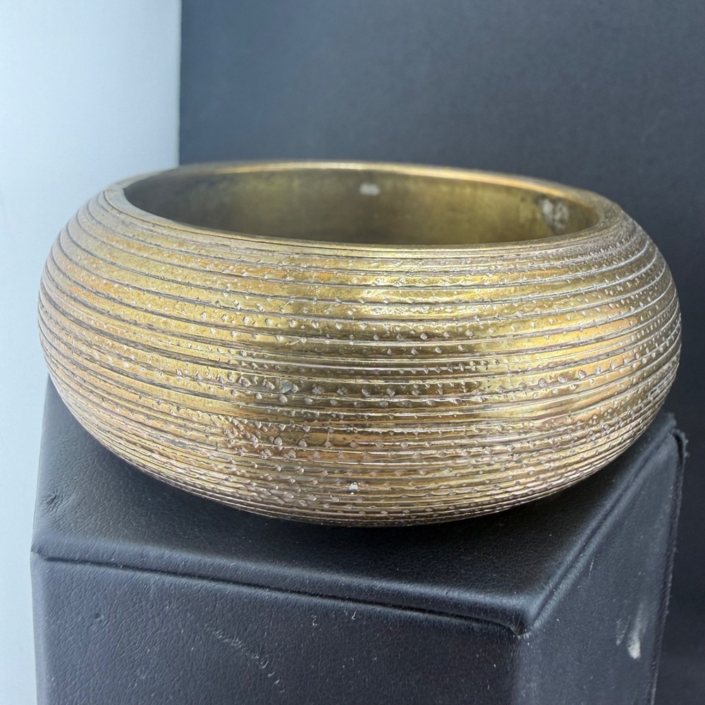 Vintage Estate Bangle Bracelet Gold Tone Chunky Textured Grooved 8.5in
